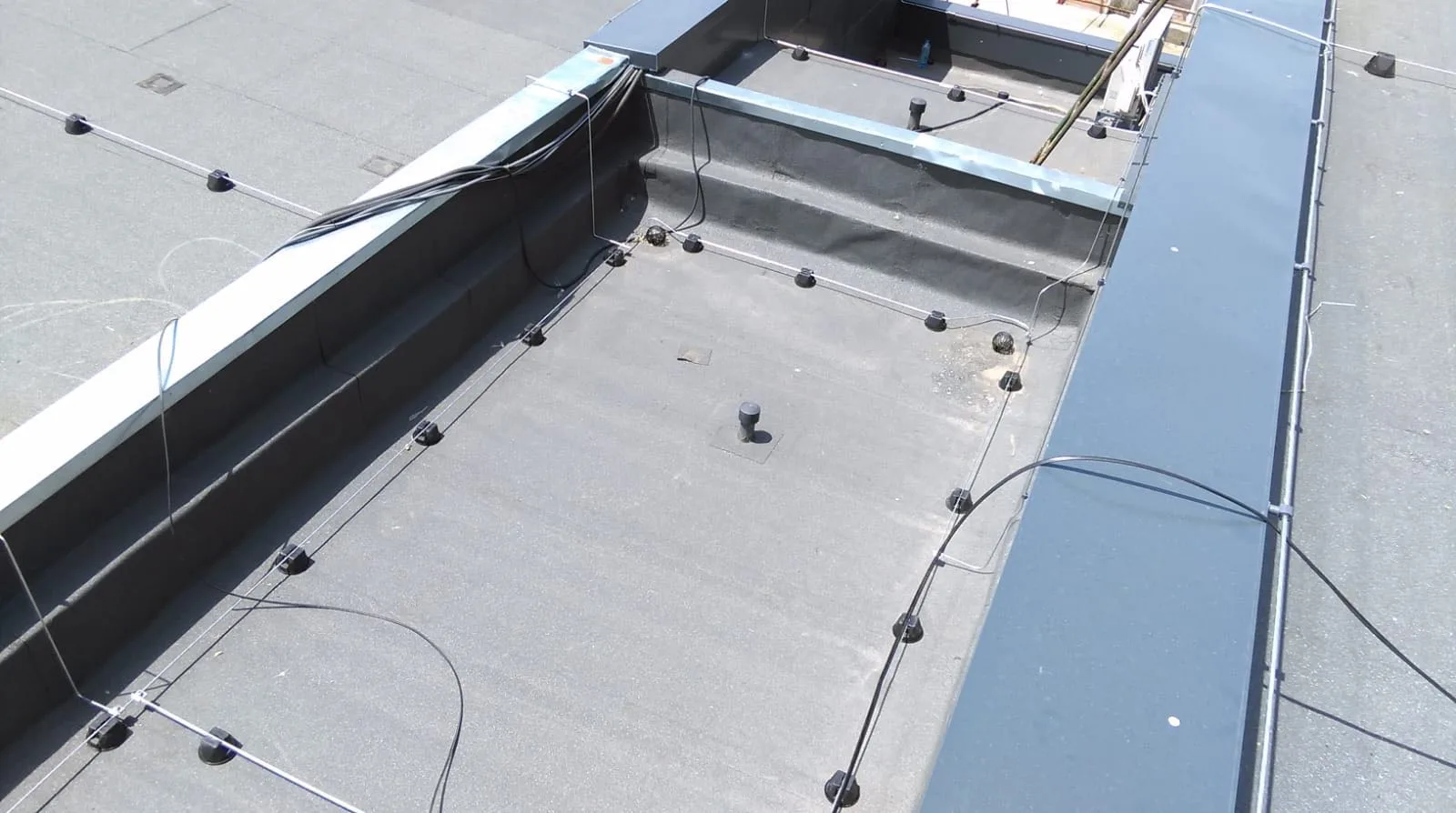 Paratrăsnet PDA - Instituții